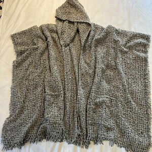 Steve Madden Gray Knit Hooded Open Front Poncho w Pockets | Size OS